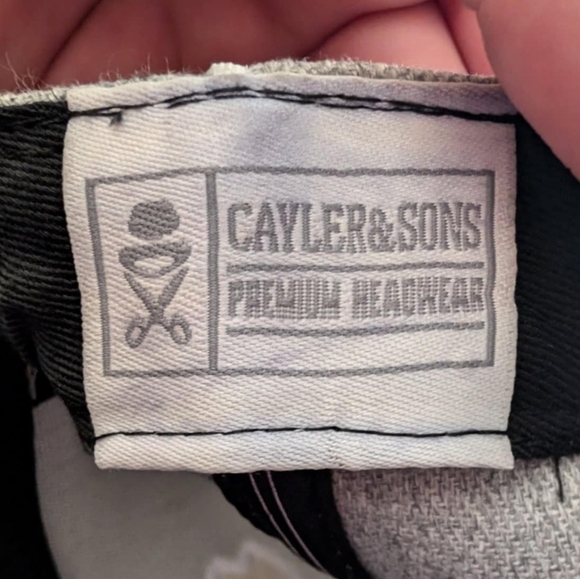 Cayler & son's none of your business grey/red snapback hat osfm - Picture 5 of 5